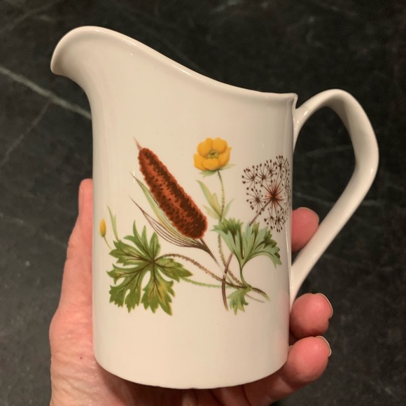 JOHNSON BROTHERS |  1960's Brookside Creamer Ironstone. England Cattails. - Picture 4 of 10